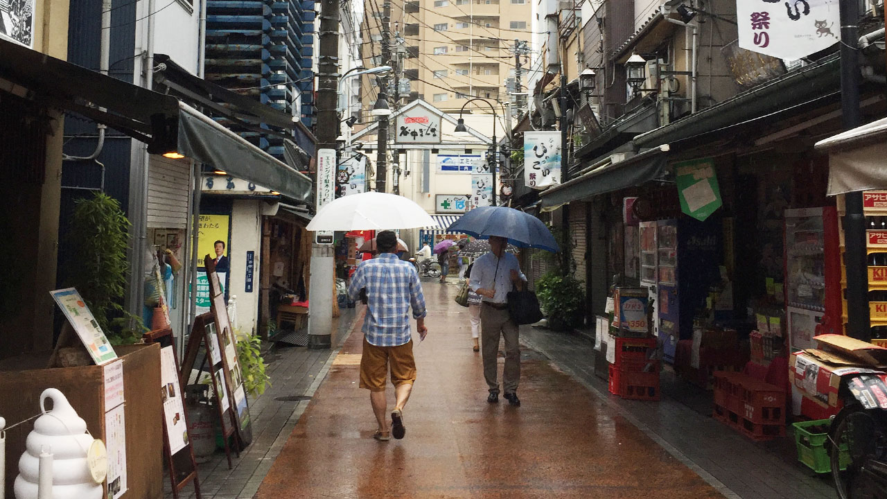 streets of yanaka ginza in tokyo